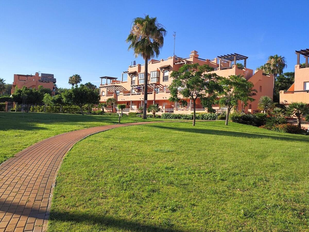 Casares Del Sol Apartment Екстериор снимка