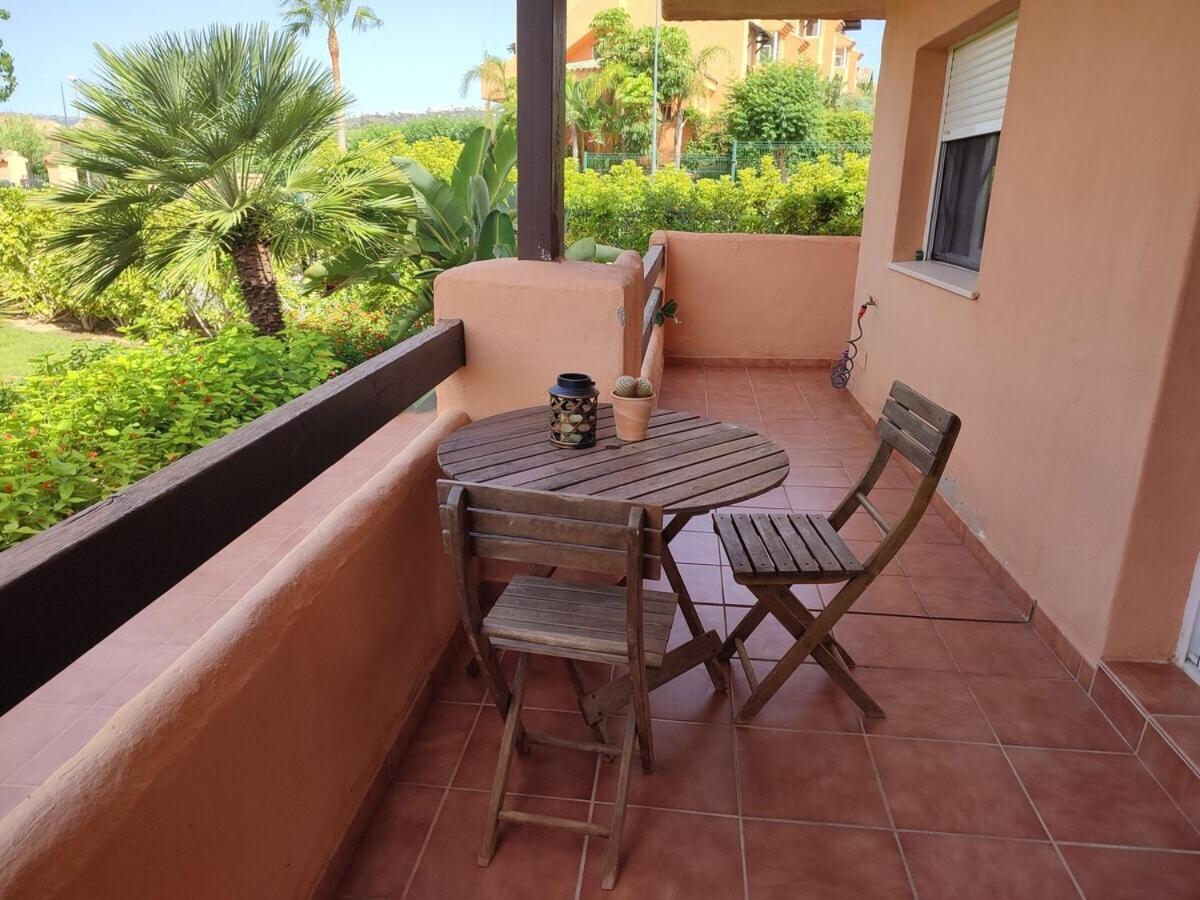 Casares Del Sol Apartment Екстериор снимка