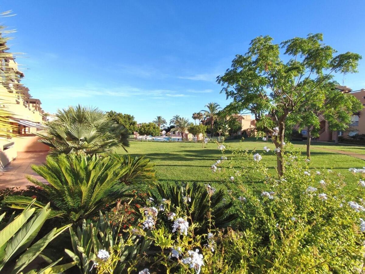 Casares Del Sol Apartment Екстериор снимка